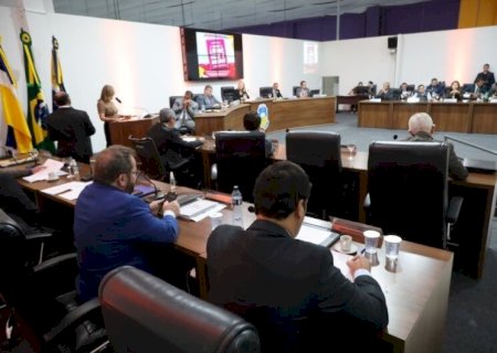 CÂMARA DE DOURADOS APROVA REAJUSTE DE 4,5% PARA SERVIDORES MUNICIPAIS