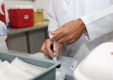 PREFEITURA REALIZA DRIVE-THRU DE VACINAÇÃO CONTRA CHIKUNGUNYA NESTA SEXTA