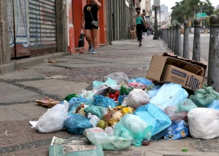 CÂMARA APROVA MULTA PARA QUEM DESCARTAR LIXO EM VIAS PÚBLICAS