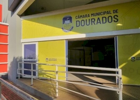 CÂMARA DE DOURADOS CANCELA CONTRATO DE R$ 400 MIL APÓS NOTAR QUE SERVIÇO É GRÁTIS HÁ 26 ANOS