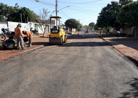 FRENTE DE RECUPERAÇÃO ASFÁLTICA AVANÇA E TRANSFORMA VIAS DO JARDIM MAIPU EM DOURADOS