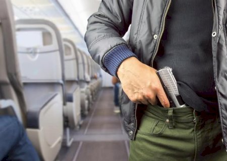 PROJETO PERMITE QUE POLICIAIS CIVIS EMBARQUEM ARMADOS EM AVIÕES