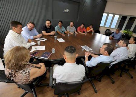 PREFEITURA DEBATE COM COMERCIANTES E VEREADORES, INTERVENÇÕES NA RUA AMAEL POMPEU FILHO