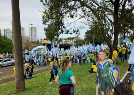 QUANDO OS SUPER-HERÓIS DE PAPELÃO INVADEM A AVENIDA AFONSO PENA!