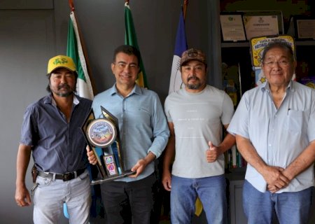 PREFEITO MARÇAL FILHO RECEBE CAMPEÕES BRASILEIROS DE BEISEBOL E DESTACA INCENTIVO AO ESPORTE LOCAL