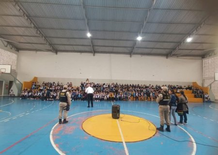 PREFEITURA LEVA CONSCIENTIZAÇÃO SOBRE O TRÂNSITO PARA ESCOLAS E CEIMS DURANTE SEMANA NACIONAL