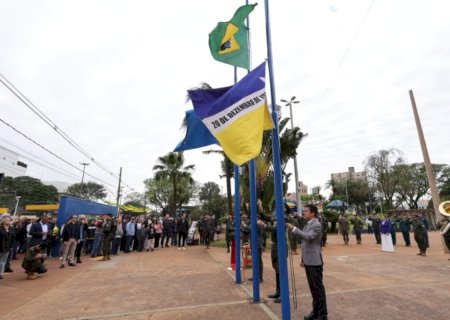 MARÇAL FILHO E GENERAL BOABAID ABREM DA DESFILE DE 7 DE SETEMBRO EM DOURADOS COM GRANDE PÚBLICO NA AVENIDA MARCELINO PIRES