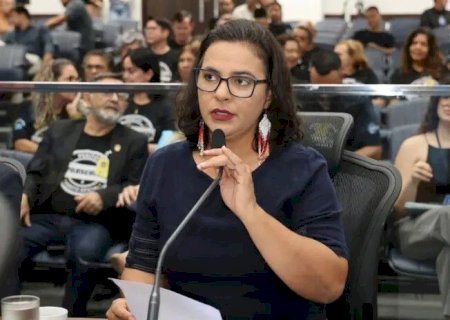 EM EMBATE COM ZÉ TEIXEIRA, GLEICE JANE LEMBRA QUE BOLSONARO PROPÔS FIM DO SUS