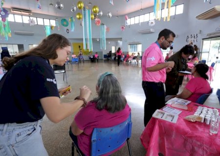 OUTUBRO ROSA TRANSFORMA POUPATEMPO EM PONTO DE PREVENÇÃO E CUIDADO NESTA SEXTA-FEIRA