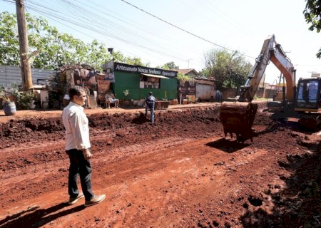 PREFEITURA ACELERA TRABALHOS E RECAPEAMENTO DA CLÓVIS CERZÓSIMO E IGUAÇU PASSA DE 70%